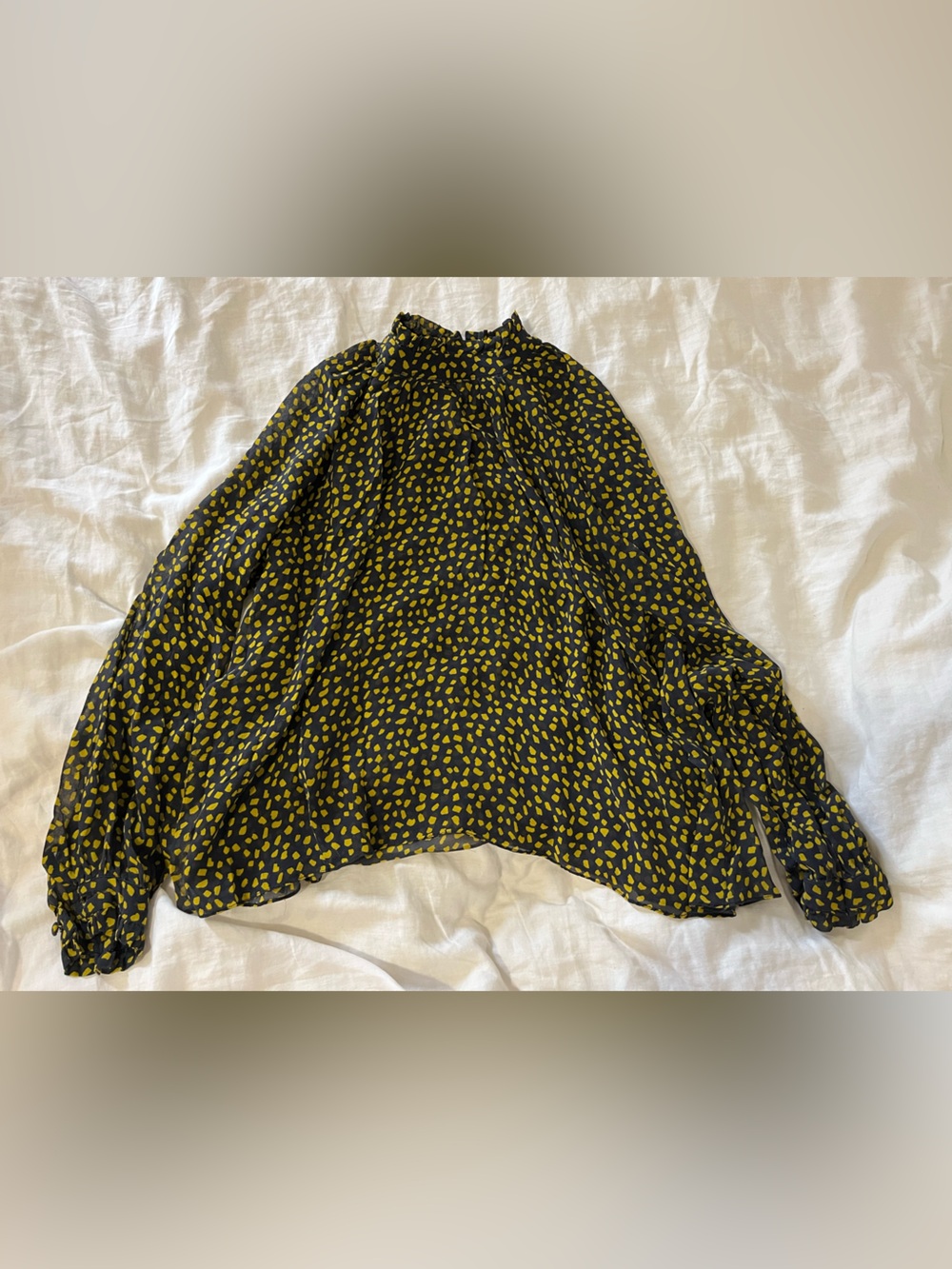 Whit flowy sheer turtleneck